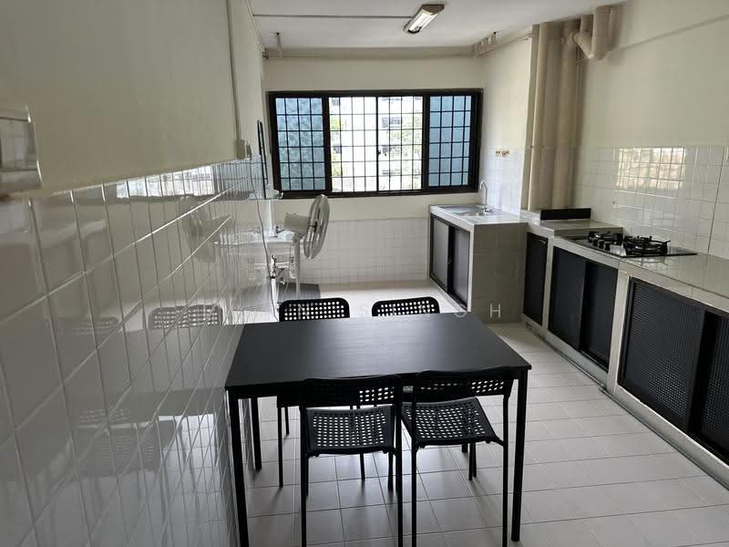 527 Jurong West Street 52, 527 Jurong West Street 52, Boon Lay / Jurong / Tuas, 2 Bedrooms, 721 sqft, HDB Flat For Sale, by Ivan Singh, 500284023 - Eat - In - Kitchen - PropertyGuru.com.sg