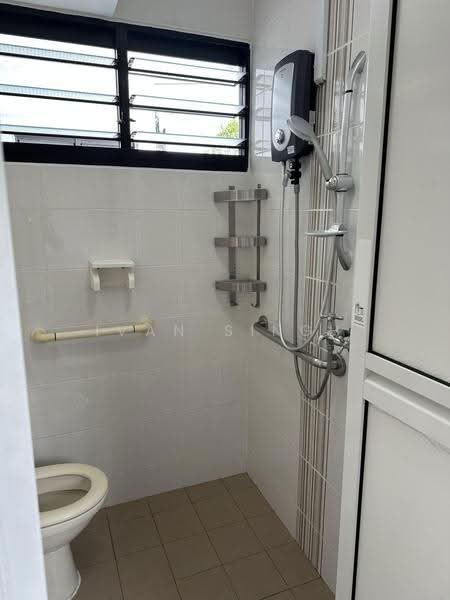 527 Jurong West Street 52, 527 Jurong West Street 52, Boon Lay / Jurong / Tuas, 2 Bedrooms, 721 sqft, HDB Flat For Sale, by Ivan Singh, 500284023 - Common Rest Room - PropertyGuru.com.sg