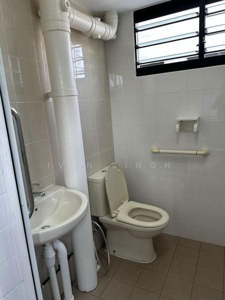 527 Jurong West Street 52, 527 Jurong West Street 52, Boon Lay / Jurong / Tuas, 2 Bedrooms, 721 sqft, HDB Flat For Sale, by Ivan Singh, 500284023 - Common Rest Room - PropertyGuru.com.sg