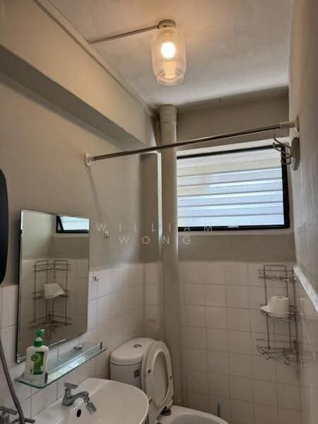 1 Beach Road, 1 Beach Road, Beach Road / Bugis / Rochor, 2 Bedrooms, 360 sqft, HDB Flat For Rent, by William Wong, 500284041 - Bathroom - PropertyGuru.com.sg
