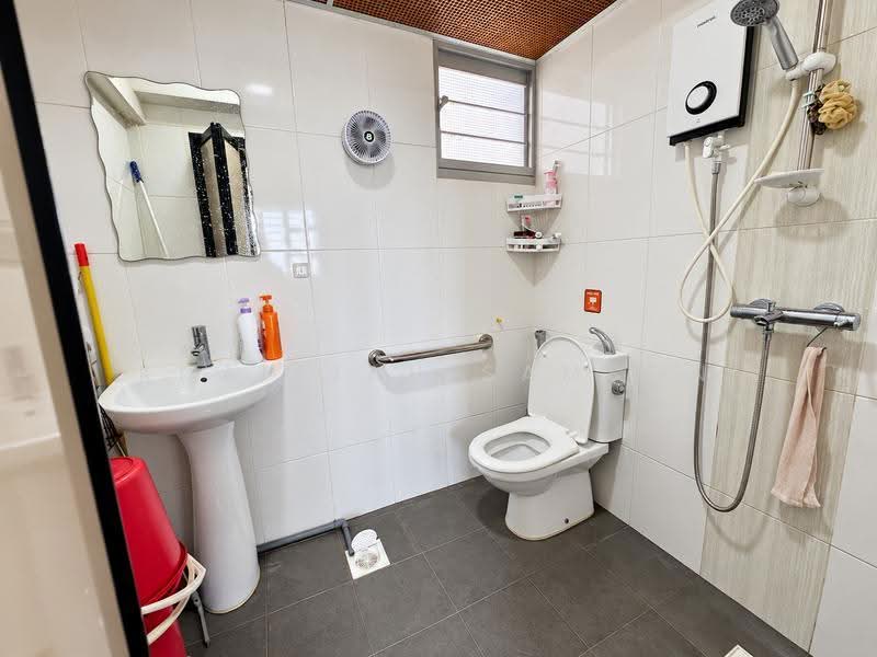 182A Woodlands Street 13, 182A Woodlands Street 13, Admiralty / Woodlands, 2 Bedrooms, 732 sqft, HDB Flat For Sale, by Khairiah Samson, 500284048 - Master Bathroom - PropertyGuru.com.sg