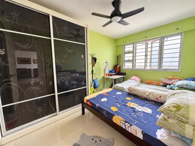 182A Woodlands Street 13, 182A Woodlands Street 13, Admiralty / Woodlands, 2 Bedrooms, 732 sqft, HDB Flat For Sale, by Khairiah Samson, 500284048 - Master Bedroom - PropertyGuru.com.sg