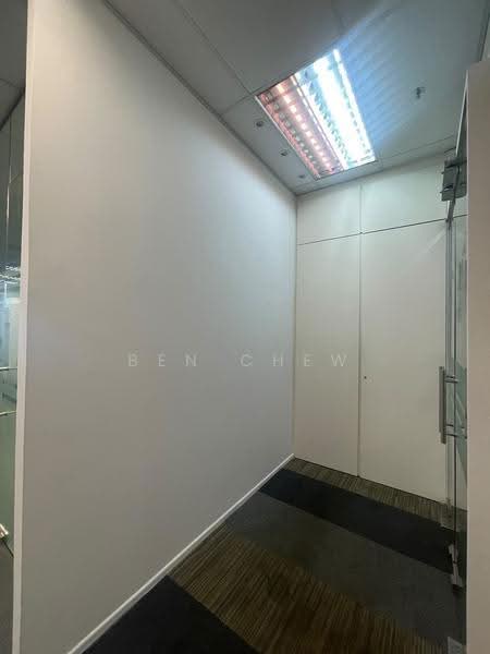 Tradehub 21, 18 Boon Lay Way, Boon Lay / Jurong / Tuas, 1,518 sqft, Light Industrial (B1) For Sale, by Ben Chew, 500284087 - Corridor - CommercialGuru.com.sg