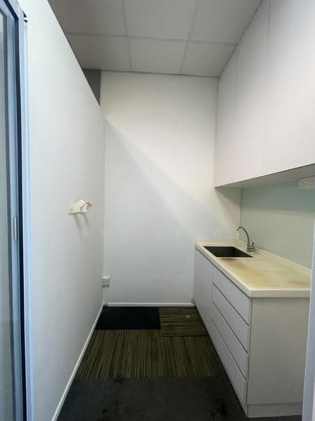 Tradehub 21, 18 Boon Lay Way, Boon Lay / Jurong / Tuas, 1,518 sqft, Light Industrial (B1) For Sale, by Ben Chew, 500284087 - Kitchen - CommercialGuru.com.sg