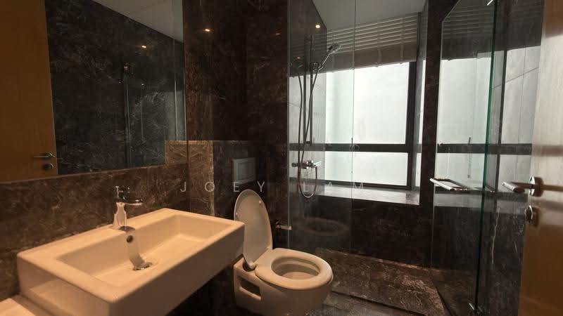 Skypark @ Somerset, 22 Saint Thomas Walk, Orchard / River Valley, 5 Bedrooms, 3,347 sqft, Condominium For Rent, by Joey Lam, 500284091 - Bathroom - PropertyGuru.com.sg