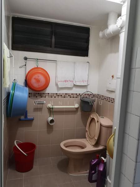 212 Ang Mo Kio Avenue 3, 212 Ang Mo Kio Avenue 3, Ang Mo Kio / Bishan / Thomson, 2 Bedrooms, 721 sqft, HDB Flat For Sale, by Winnie Wu, 500284093 - Bathroom - PropertyGuru.com.sg