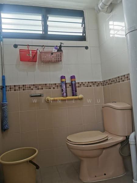 212 Ang Mo Kio Avenue 3, 212 Ang Mo Kio Avenue 3, Ang Mo Kio / Bishan / Thomson, 2 Bedrooms, 721 sqft, HDB Flat For Sale, by Winnie Wu, 500284093 - Bathroom - PropertyGuru.com.sg