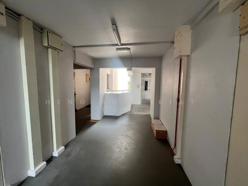 520 Serangoon North Avenue 4, 520 Serangoon North Avenue 4, Hougang / Punggol / Sengkang, 4 Bedrooms, 1,604 sqft, HDB Flat For Sale, by Heng Soon Kiat (SK), 500284120 - Corridor - PropertyGuru.com.sg