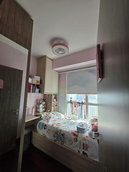 Queens Peak, 1 Dundee Road, Alexandra / Commonwealth, 3 Bedrooms, 1,055 sqft, Condominium For Rent, by Keith Tan, 500284129 - Bedroom - PropertyGuru.com.sg