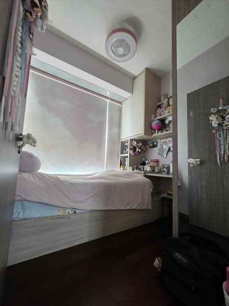 Queens Peak, 1 Dundee Road, Alexandra / Commonwealth, 3 Bedrooms, 1,055 sqft, Condominium For Rent, by Keith Tan, 500284129 - Bedroom - PropertyGuru.com.sg