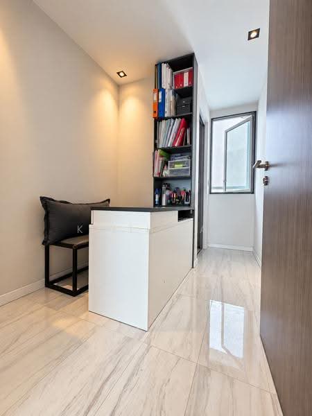 Queens Peak, 1 Dundee Road, Alexandra / Commonwealth, 3 Bedrooms, 1,055 sqft, Condominium For Rent, by Keith Tan, 500284129 - Study - PropertyGuru.com.sg