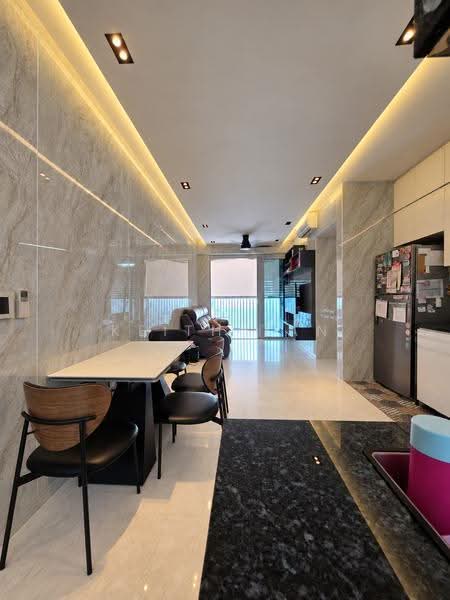 Queens Peak, 1 Dundee Road, Alexandra / Commonwealth, 3 Bedrooms, 1,055 sqft, Condominium For Rent, by Keith Tan, 500284129 - Living Room - PropertyGuru.com.sg