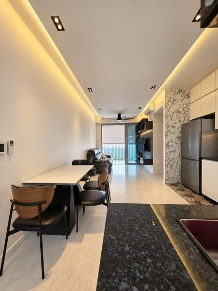 Queens Peak, 1 Dundee Road, Alexandra / Commonwealth, 3 Bedrooms, 1,055 sqft, Condominium For Rent, by Keith Tan, 500284129 - Living Room - PropertyGuru.com.sg