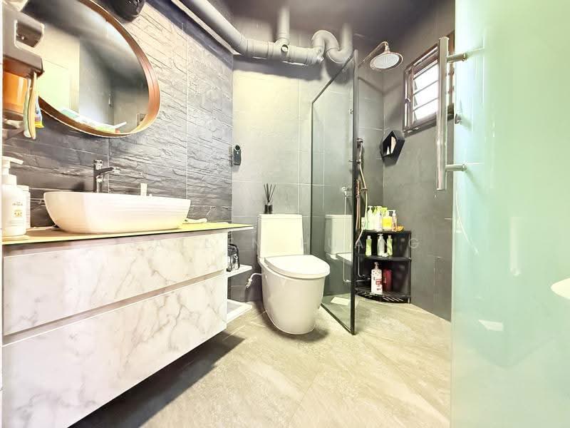 656B Jurong West Street 61, 656B Jurong West Street 61, Boon Lay / Jurong / Tuas, 4 Bedrooms, 1,421 sqft, HDB Flat For Sale, by Jallen Huang, 500284152 - Bathroom - PropertyGuru.com.sg