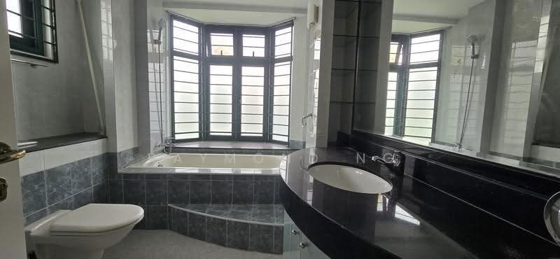 Windsor Park Estate, Florida Road, Ang Mo Kio / Bishan / Thomson, 5 Bedrooms, 6,000 sqft, Bungalow House For Rent, by Raymond Ng, 500284158 - Bathroom - PropertyGuru.com.sg