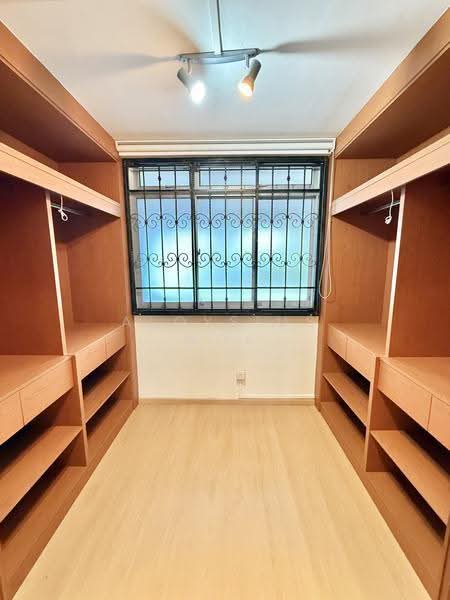 175 Bishan Street 13, 175 Bishan Street 13, Ang Mo Kio / Bishan / Thomson, 3 Bedrooms, 893 sqft, HDB Flat For Sale, by Aloysius Mok, 500284164 - Walk-in Wardrobe - PropertyGuru.com.sg