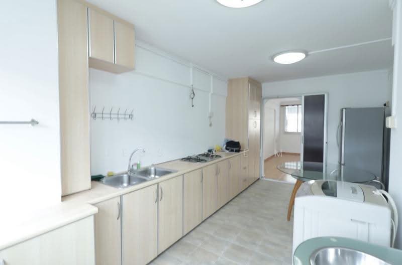 677 Hougang Avenue 8, 677 Hougang Avenue 8, Hougang / Punggol / Sengkang, 2 Bedrooms, 688 sqft, HDB Flat For Sale, by Jessica Lim, 500284175 - Kitchen - PropertyGuru.com.sg