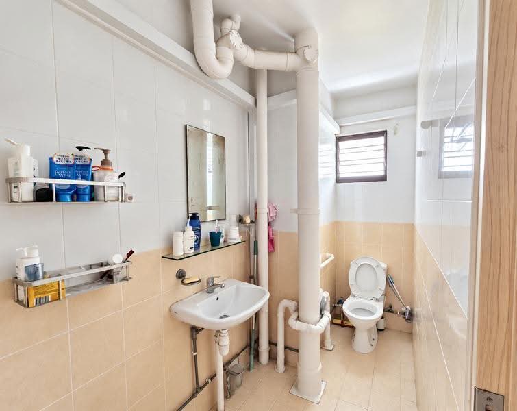 327 Jurong East Street 31, 327 Jurong East Street 31, Boon Lay / Jurong / Tuas, 4 Bedrooms, 1,604 sqft, HDB Flat For Sale, by Jasmine Toh, 500284199 - Bathroom - PropertyGuru.com.sg