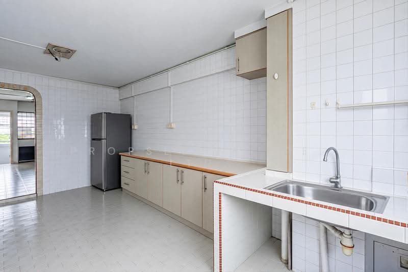 233 Bukit Batok East Avenue 5, 233 Bukit Batok East Avenue 5, Dairy Farm / Bukit Panjang / Choa Chu Kang, 2 Bedrooms, 721 sqft, HDB Flat For Sale, by KOH YONG JIAN, 500284204 - Kitchen - PropertyGuru.com.sg