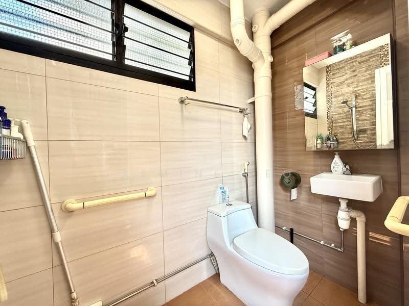 632 Hougang Avenue 8, 632 Hougang Avenue 8, Hougang / Punggol / Sengkang, 3 Bedrooms, 958 sqft, HDB Flat For Sale, by Jasmine Teo, 500284211 - Bathroom - PropertyGuru.com.sg