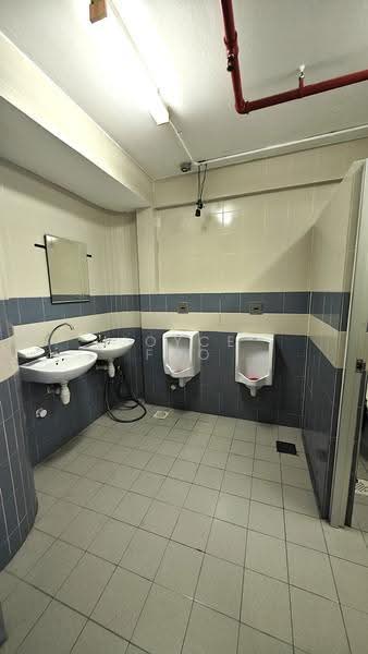 New Century, New Industrial Road, Hougang / Punggol / Sengkang, 1,700 sqft, Light Industrial (B1) For Rent, by Joyce Foo, 500284222 - Bathroom - CommercialGuru.com.sg