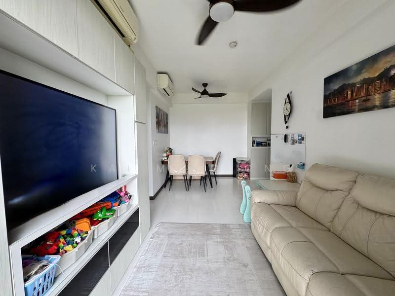 Lake Grande, 2 Jurong Lake Link, Boon Lay / Jurong / Tuas, 3 Bedrooms, 904 sqft, Condominium For Sale, by Kai Ming Ong, 500284229 - Living Room - PropertyGuru.com.sg