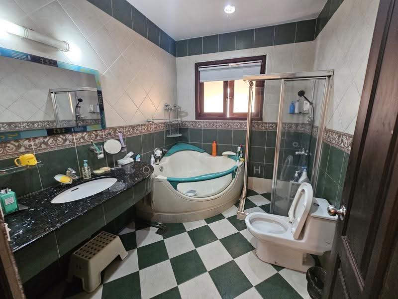118 farrer road, Tanglin / Holland / Bukit Timah, 6 Bedrooms, 4,500 sqft, Corner Terrace For Rent, by John Koh, 500284230 - Bathroom - PropertyGuru.com.sg