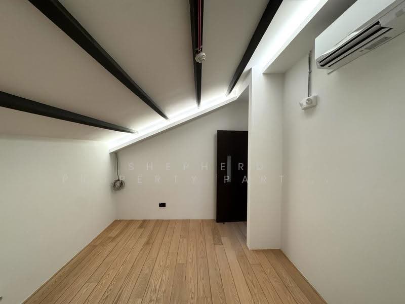 Premium Office with Mezzanine @ Keong Saik Shophouse, Keong Saik Road, Chinatown / Tanjong Pagar, 4,958 sqft, Office For Rent, by Shepherd Property Partners, 500284231 - Meeting Room - CommercialGuru.com.sg