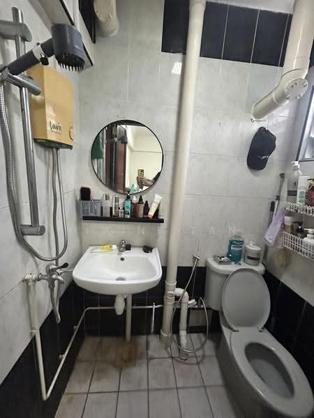 11 Eunos Crescent, 11 Eunos Crescent, Eunos / Geylang / Paya Lebar, 3 Bedrooms, 979 sqft, HDB Flat For Sale, by Elaine Tan, 500284250 - Bathroom - PropertyGuru.com.sg