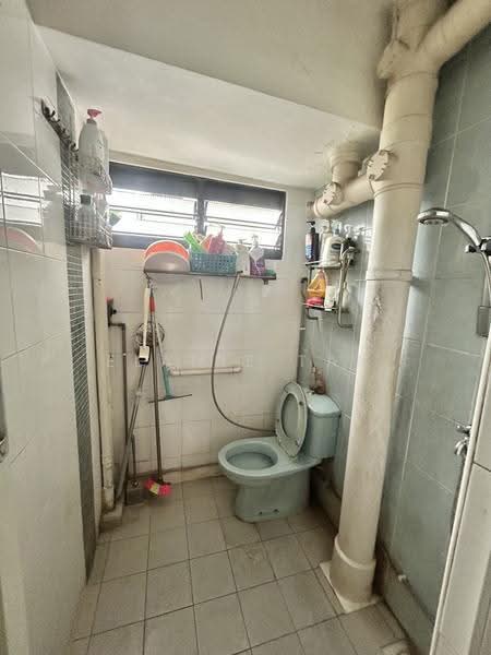 11 Eunos Crescent, 11 Eunos Crescent, Eunos / Geylang / Paya Lebar, 3 Bedrooms, 979 sqft, HDB Flat For Sale, by Elaine Tan, 500284250 - Bathroom - PropertyGuru.com.sg