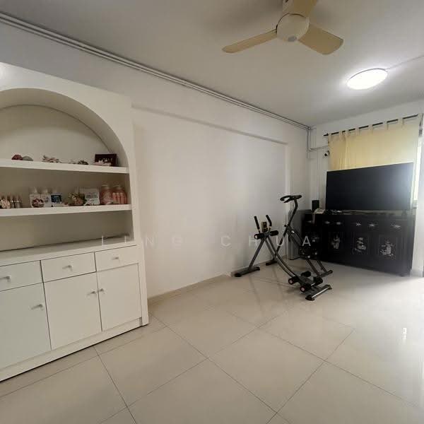 533 Bedok North Street 3, 533 Bedok North Street 3, Bedok / Upper East Coast, 2 Bedrooms, 732 sqft, HDB Flat For Sale, by Ling Chua, 500284257 - Living Room - PropertyGuru.com.sg