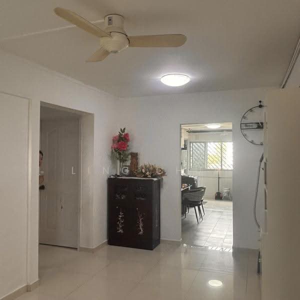 533 Bedok North Street 3, 533 Bedok North Street 3, Bedok / Upper East Coast, 2 Bedrooms, 732 sqft, HDB Flat For Sale, by Ling Chua, 500284257 - Living Room - PropertyGuru.com.sg