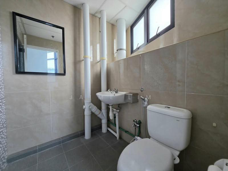 Oxley BizHub 2, 62 Ubi Road 1, Eunos / Geylang / Paya Lebar, 990 sqft, Light Industrial (B1) For Sale, by Jaime Lim, 500284283 - self contained toilet - CommercialGuru.com.sg