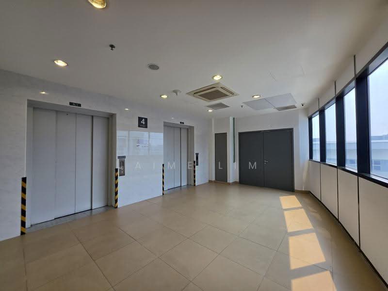 Oxley BizHub 2, 62 Ubi Road 1, Eunos / Geylang / Paya Lebar, 990 sqft, Light Industrial (B1) For Sale, by Jaime Lim, 500284283 - next to lift - CommercialGuru.com.sg