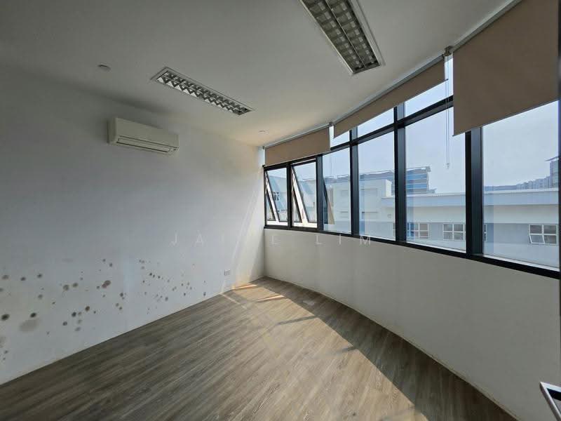 Oxley BizHub 2, 62 Ubi Road 1, Eunos / Geylang / Paya Lebar, 990 sqft, Light Industrial (B1) For Sale, by Jaime Lim, 500284283 - room 2 - CommercialGuru.com.sg