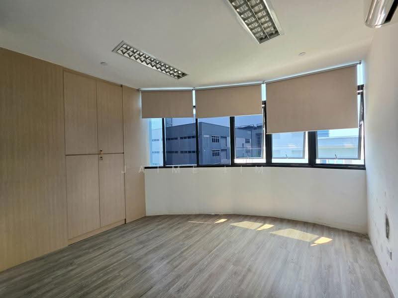 Oxley BizHub 2, 62 Ubi Road 1, Eunos / Geylang / Paya Lebar, 990 sqft, Light Industrial (B1) For Sale, by Jaime Lim, 500284283 - room 1 - CommercialGuru.com.sg