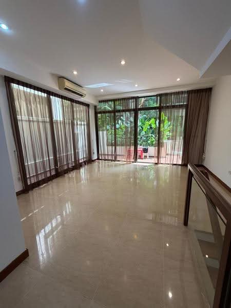 Eleven @ Holland, 11 Holland Link, Tanglin / Holland / Bukit Timah, 5 Bedrooms, 3,822 sqft, Cluster House For Rent, by Jenny Lau Wee Eng, 500284330 - Living Room - PropertyGuru.com.sg