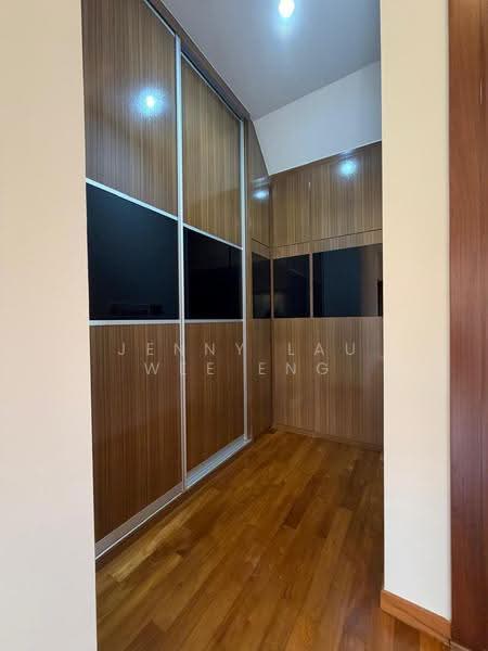 Eleven @ Holland, 11 Holland Link, Tanglin / Holland / Bukit Timah, 5 Bedrooms, 3,822 sqft, Cluster House For Rent, by Jenny Lau Wee Eng, 500284330 - Walk-in Wardrobe - PropertyGuru.com.sg