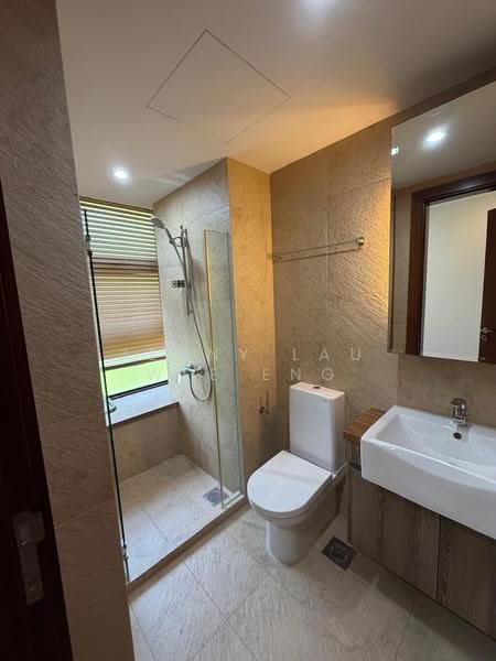 Eleven @ Holland, 11 Holland Link, Tanglin / Holland / Bukit Timah, 5 Bedrooms, 3,822 sqft, Cluster House For Rent, by Jenny Lau Wee Eng, 500284330 - Ensuite bathroom - PropertyGuru.com.sg