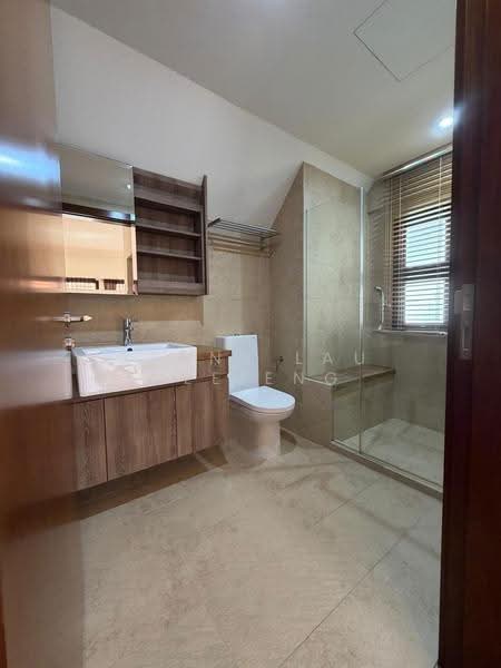 Eleven @ Holland, 11 Holland Link, Tanglin / Holland / Bukit Timah, 5 Bedrooms, 3,822 sqft, Cluster House For Rent, by Jenny Lau Wee Eng, 500284330 - Master bathroom - PropertyGuru.com.sg