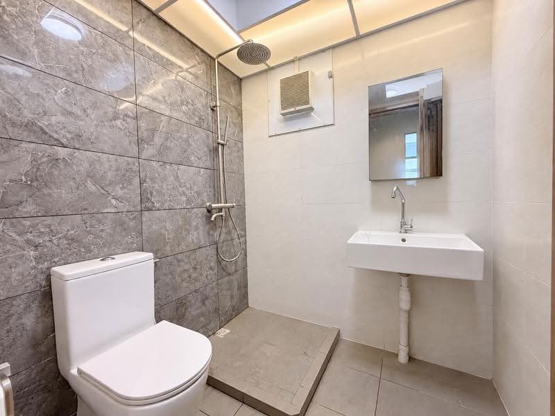 229B Sumang Lane, 229B Sumang Lane, Hougang / Punggol / Sengkang, 3 Bedrooms, 1,001 sqft, HDB Flat For Sale, by Eric Choy, 500284348 - Bathroom - PropertyGuru.com.sg