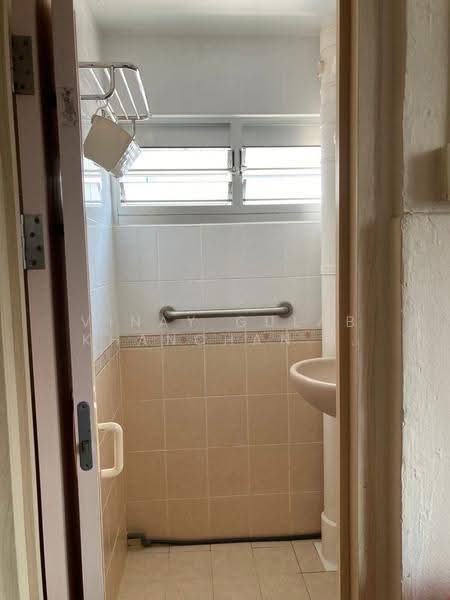 1 Haig Road, 1 Haig Road, East Coast / Marine Parade, 2 Bedrooms, 635 sqft, HDB Flat For Sale, by Vinay Gulab Khanchandani ( Vincent ), 500284351 - Bathroom - PropertyGuru.com.sg