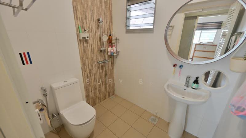 449A Bukit Batok West Avenue 9, 449A Bukit Batok West Avenue 9, Dairy Farm / Bukit Panjang / Choa Chu Kang, 3 Bedrooms, 1,001 sqft, HDB Flat For Sale, by Sufy B., 500284356 - Common Bathroom - PropertyGuru.com.sg