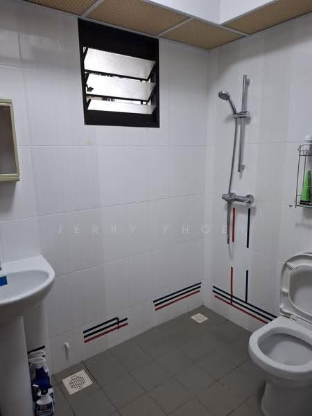29 Ghim Moh Link, 29 Ghim Moh Link, Tanglin / Holland / Bukit Timah, Room Rental, 129 sqft, HDB Flat For Rent, by Jerry Phoey, 500284366 - Bathroom - PropertyGuru.com.sg