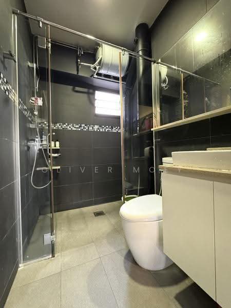 460 Clementi Avenue 3, 460 Clementi Avenue 3, Buona Vista / West Coast / Clementi New Town, 3 Bedrooms, 969 sqft, HDB Flat For Sale, by Oliver Moey, 500284398 - Bathroom - PropertyGuru.com.sg