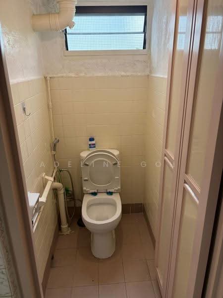 8 Empress Road, 8 Empress Road, Tanglin / Holland / Bukit Timah, 2 Bedrooms, 700 sqft, HDB Flat For Sale, by Adeline Goh, 500284426 - Bathroom - PropertyGuru.com.sg