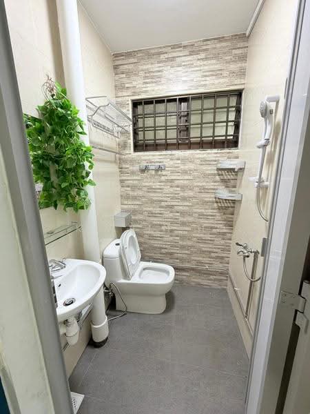 531 Ang Mo Kio Avenue 10, 531 Ang Mo Kio Avenue 10, Ang Mo Kio / Bishan / Thomson, Room Rental, 184 sqft, HDB Flat For Rent, by Kelvin Ho, 500284430 - Bathroom - PropertyGuru.com.sg