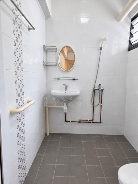 128 Geylang East Avenue 1, 128 Geylang East Avenue 1, Eunos / Geylang / Paya Lebar, 3 Bedrooms, 1,184 sqft, HDB Flat For Sale, by Rayson Cheong, 500284432 - Bathroom - PropertyGuru.com.sg
