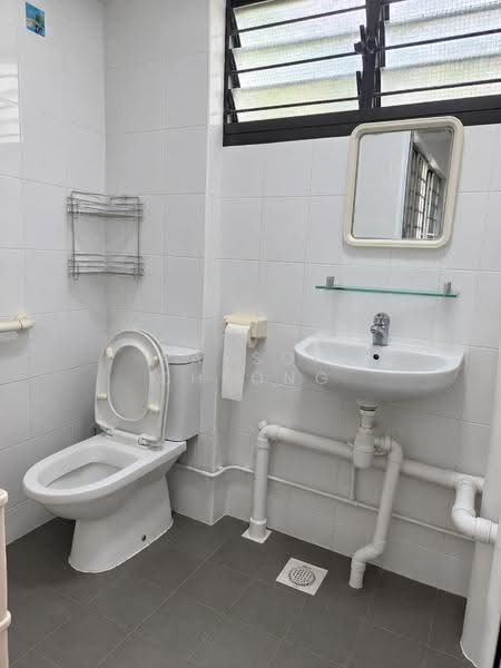 128 Geylang East Avenue 1, 128 Geylang East Avenue 1, Eunos / Geylang / Paya Lebar, 3 Bedrooms, 1,184 sqft, HDB Flat For Sale, by Rayson Cheong, 500284432 - Bathroom - PropertyGuru.com.sg