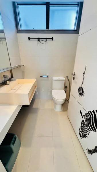 Silversea, 46 Marine Parade Road, East Coast / Marine Parade, 2 Bedrooms, 980 sqft, Condominium For Sale, by Sharon Hiew, 500284438 - Bathroom - PropertyGuru.com.sg
